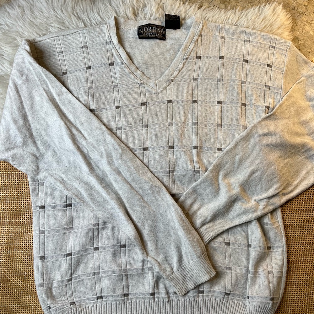 Cream Colored Vibtage V-neck Sweater